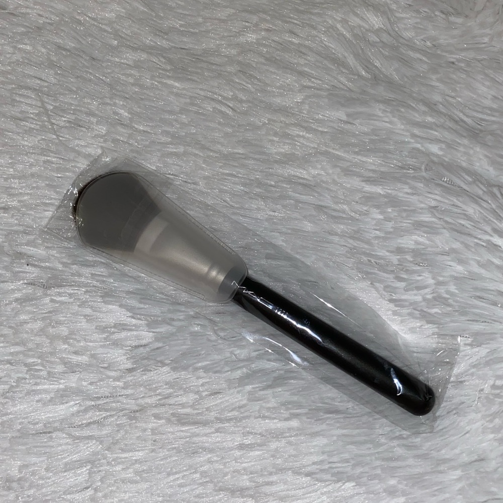 MAC Brush